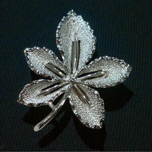 Sarah Coventry VINTAGE Silver Tone Leaf Brooch